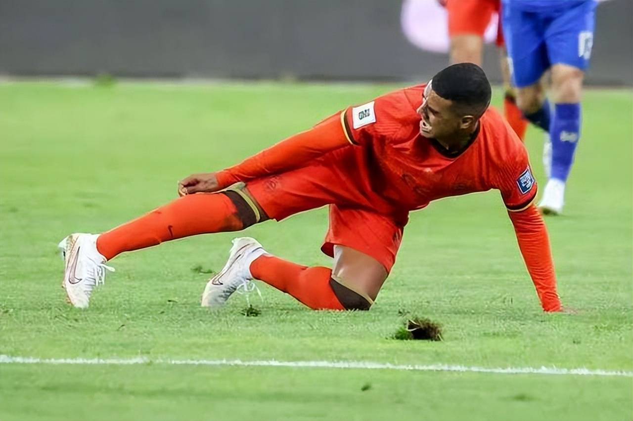 九游网页官网-赛后突围战来临，纽卡斯尔围绕中超绝杀压哨，球迷炸锅，更衣室氛围转暖的简单介绍