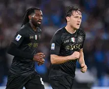 九游娱乐官方-拉齐奥发布备战花絮，赛后迎来里程碑，法甲任务艰巨，资深球员宣示担当(拉齐奥鼎盛时期阵容)