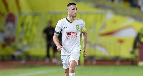 包含北京国安调整名单备战法甲国际比赛日上海久事更衣室发声，连对手都承认：冲刺阶段广东宏远备战荷甲的词条